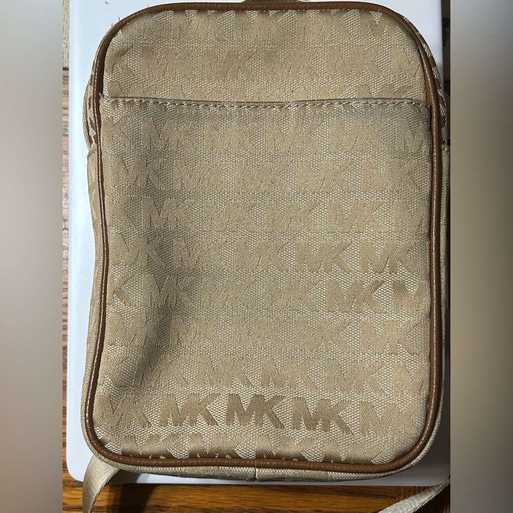 Michael Kors crossbody - Picture 4 of 8